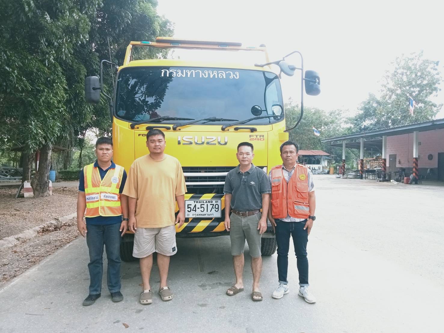 ร่วมปฏิบัติหน้าที่สนับสนุนภารกิจกรมทางหลวงในการฟื้นฟูเมืองหาดใหญ่ จังหวัดสงขลา หลังสถานการณ์อุทกภัยคลี่คลาย